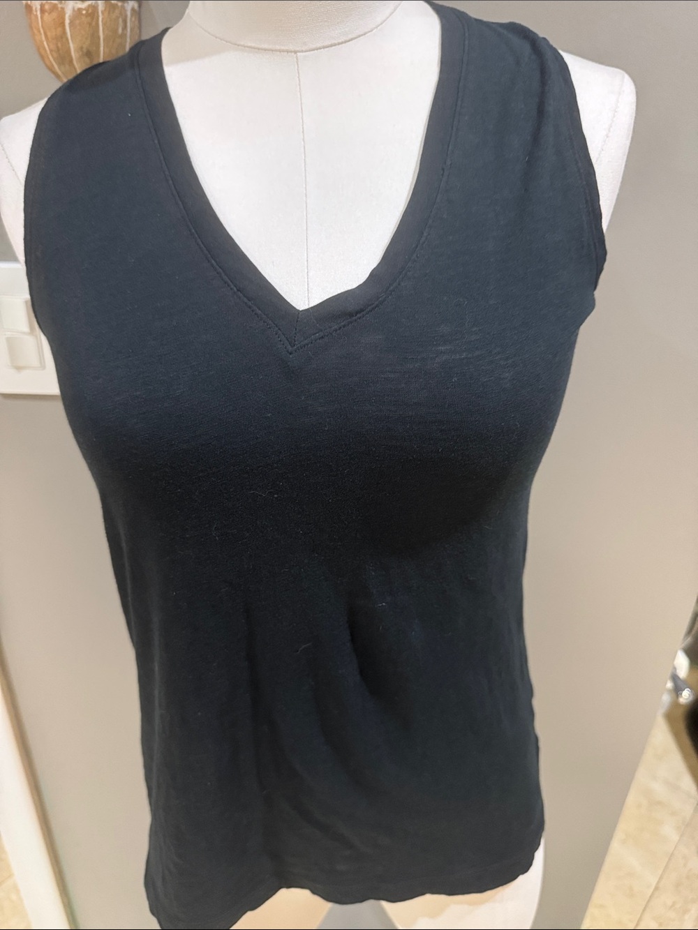 Madewell Black V-Neck Sleeveless Tank Top